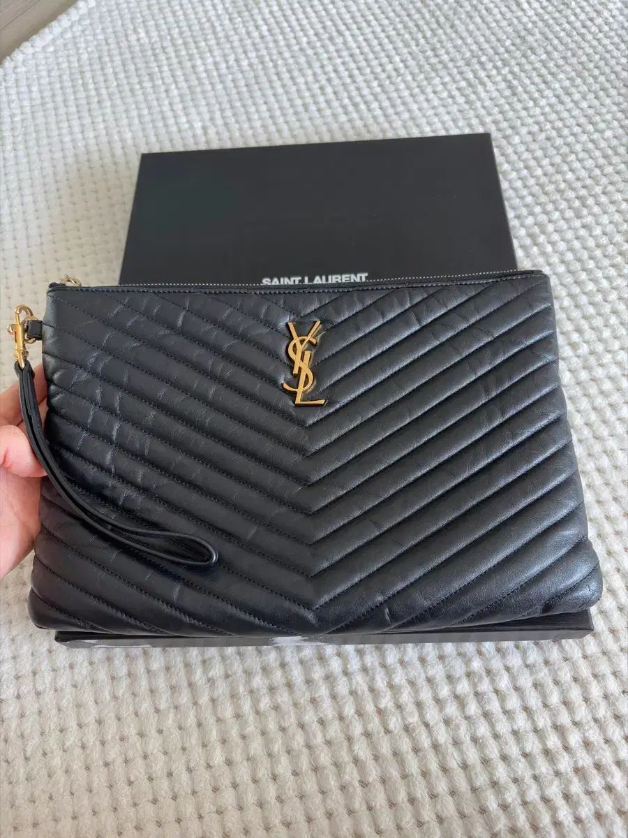 Saint Laurent サンローラン クラッチバッグ ブラック