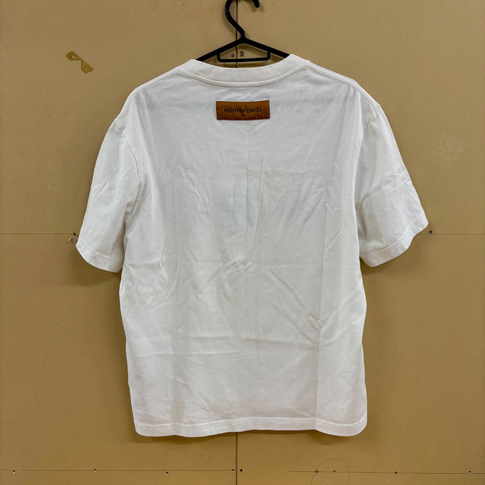 (b) ルイヴィトン LOUIS VUITTON モノグラム フラワー 近年モデル Tシャツ 半袖 マルチカラー メンズ レディース 白 ホワイト Mサイズ /10098
