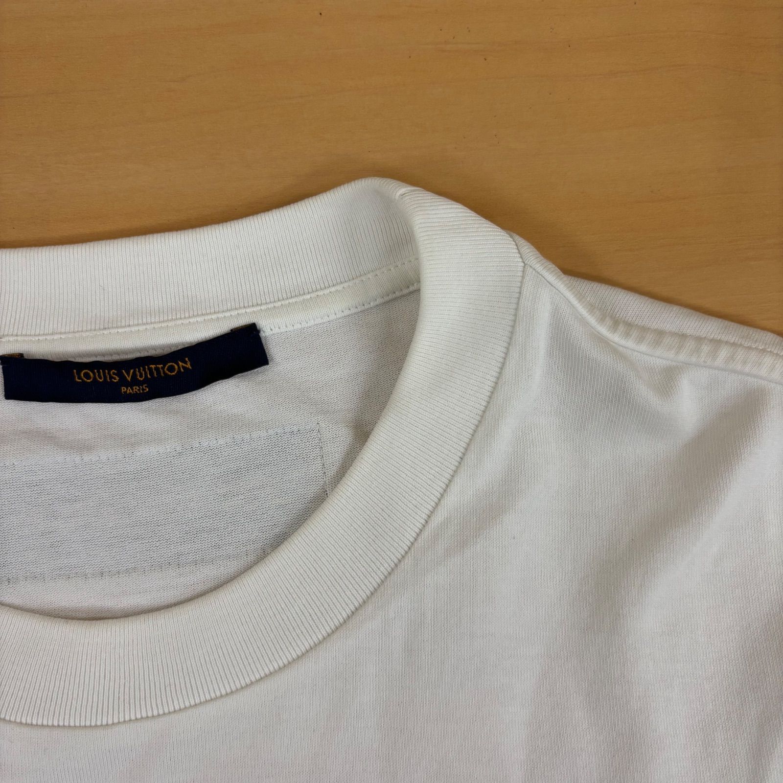 (b) ルイヴィトン LOUIS VUITTON モノグラム フラワー 近年モデル Tシャツ 半袖 マルチカラー メンズ レディース 白 ホワイト Mサイズ /10098