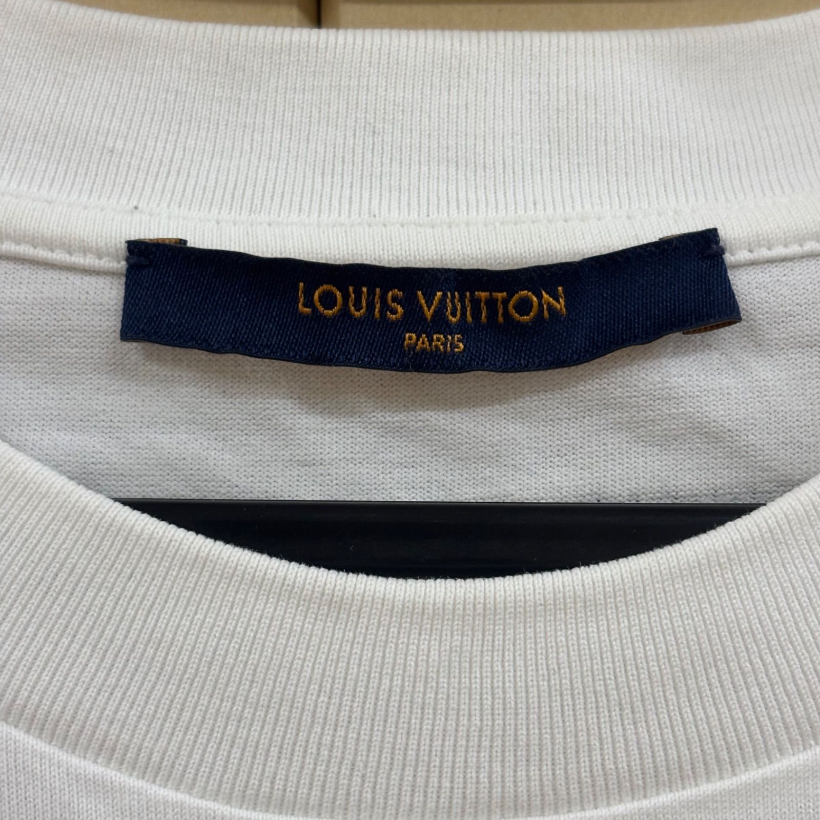 (b) ルイヴィトン LOUIS VUITTON モノグラム フラワー 近年モデル Tシャツ 半袖 マルチカラー メンズ レディース 白 ホワイト Mサイズ /10098