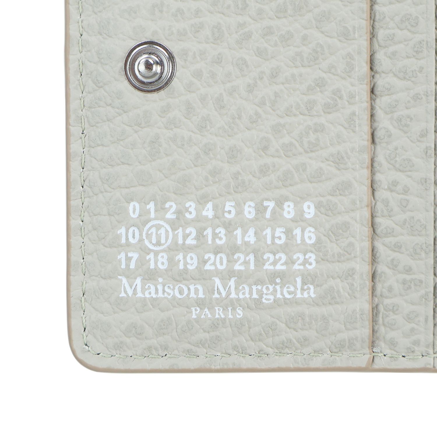 メゾンマルジェラ Maison Margiela 二つ折り財布 小銭入れ付き 4ステッチ バイフォールド スモール ウォレット レディース ミニ財布 ストーン グレー S56UI0140 メゾンマルジェラ Maison Margiela 二つ折り財布 小銭入れ付き 4ステッチ バイフォールド スモール ウォレット レディース ミニ財布 ストーン グレー S56UI0140