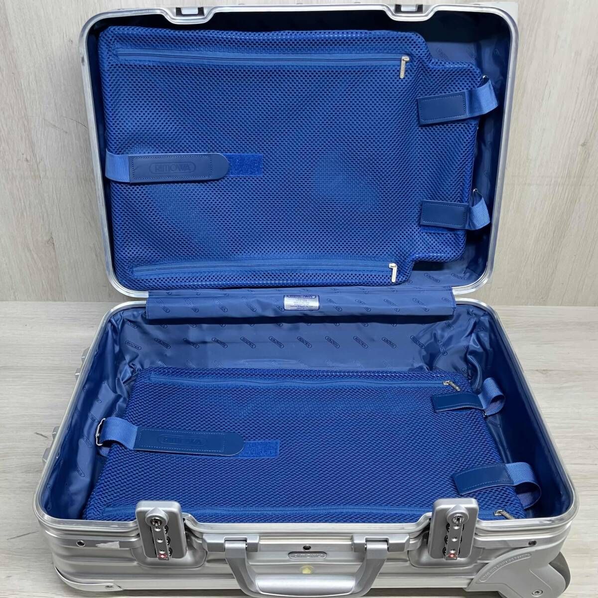 RIMOWA TOPAS 青ロゴ ドイツ製 2輪 春旅行 GW RIMOWA リモワ トパーズ スーツケース 青ロゴ アルミ 2輪 63L希少品