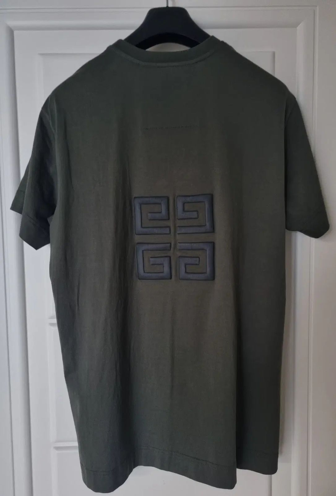 百貨店購入 Givenchy ジバンシィ 4G ロゴ 半袖 Tシャツ カーキ 百貨店購入 Givenchy ジバンシィ 4G ロゴ 半袖 Tシャツ カーキ