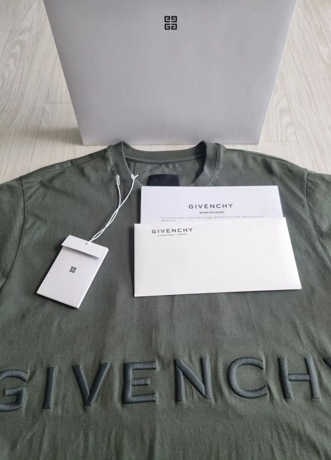 百貨店購入 Givenchy ジバンシィ 4G ロゴ 半袖 Tシャツ カーキ 百貨店購入 Givenchy ジバンシィ 4G ロゴ 半袖 Tシャツ カーキ