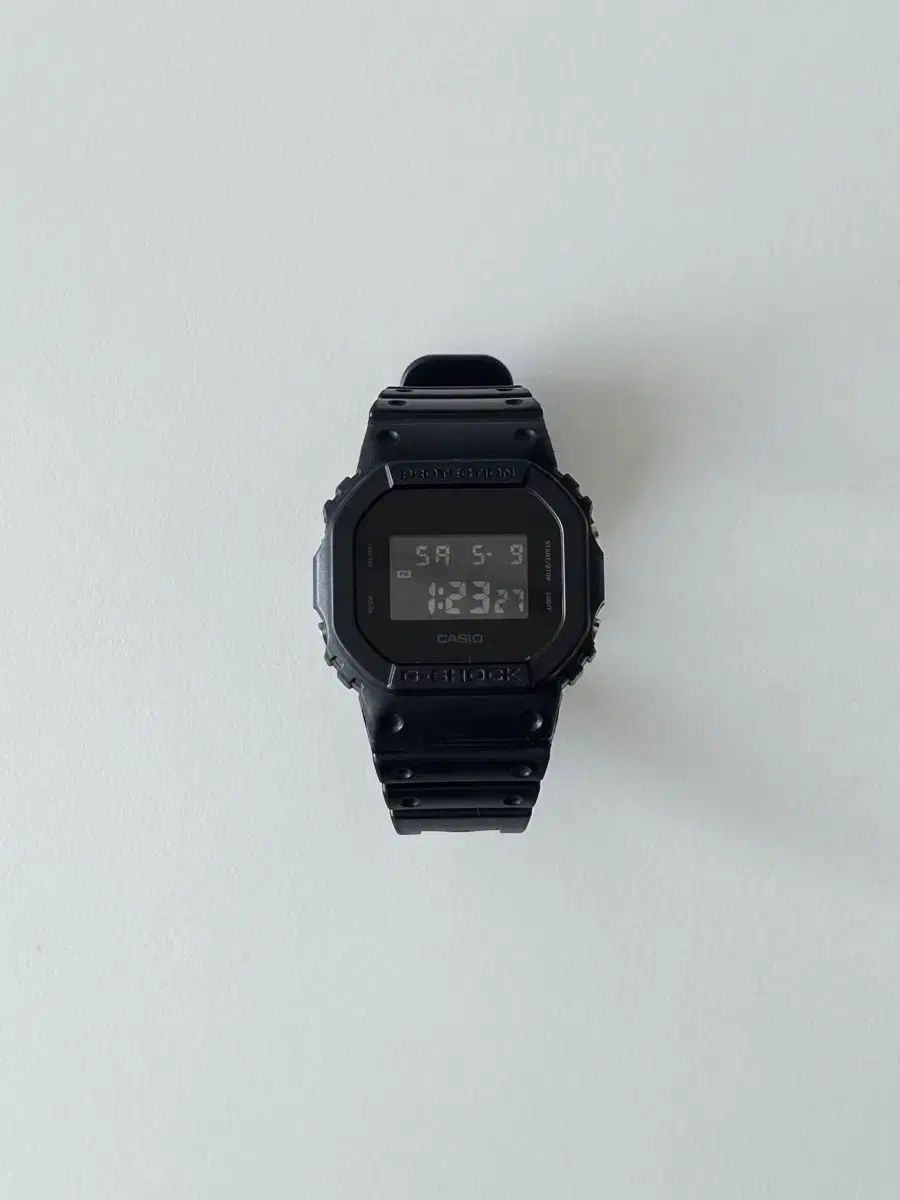 CASIO G-SHOCK DW-5600BB オールブラック
