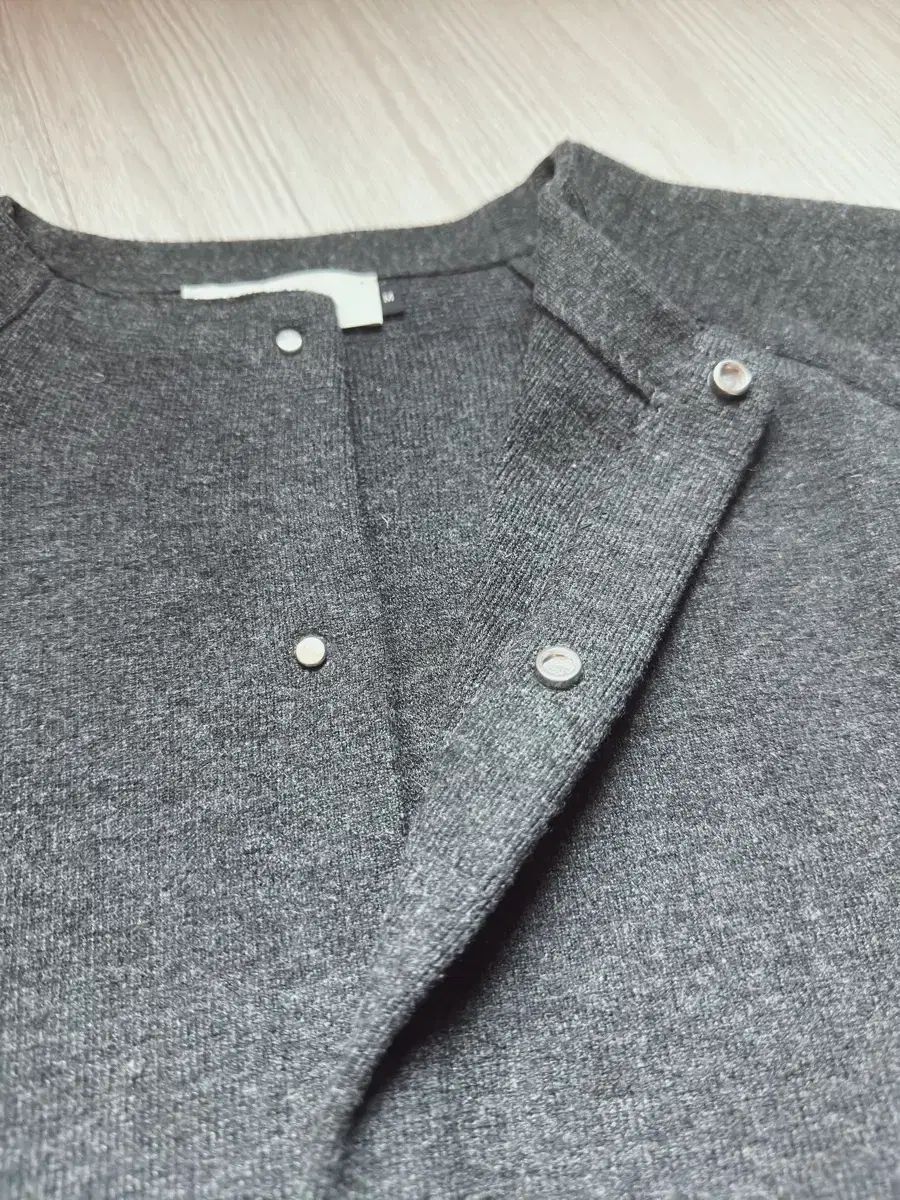アモーメント 25FW ラウンド モー