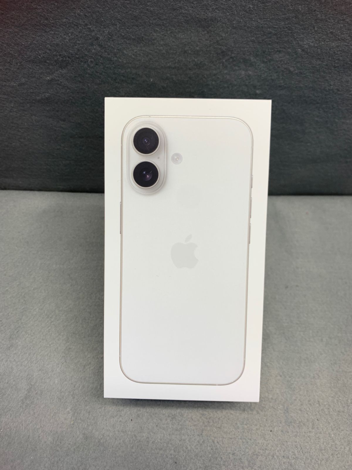 新品未開封　Appleストア版　SIMフリー　iPhone17 512GB ホワイト色