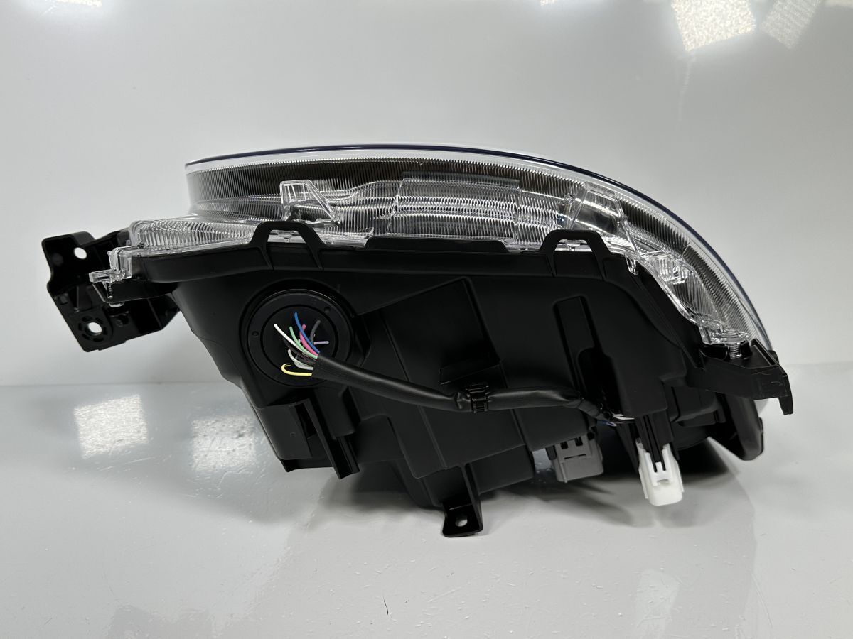 極美品/破損なし/低走行 ムーヴキャンバス LA850S LA860S 純正 左ヘッドライト 左ライト Assy LH LED 81150-B2B90 100-6908D RL 管理35319 極美品/破損なし/低走行 ムーヴキャンバス LA850S LA860S 純正 左ヘッドライト 左ライト Assy LH LED 81150-B2B90 100-6908D RL 管理35319