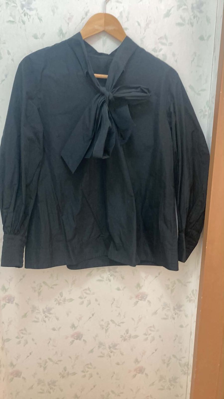 お品物は綺麗です！！ANAYアナイのリボンタイ黒のブラウス３８ 4,720円