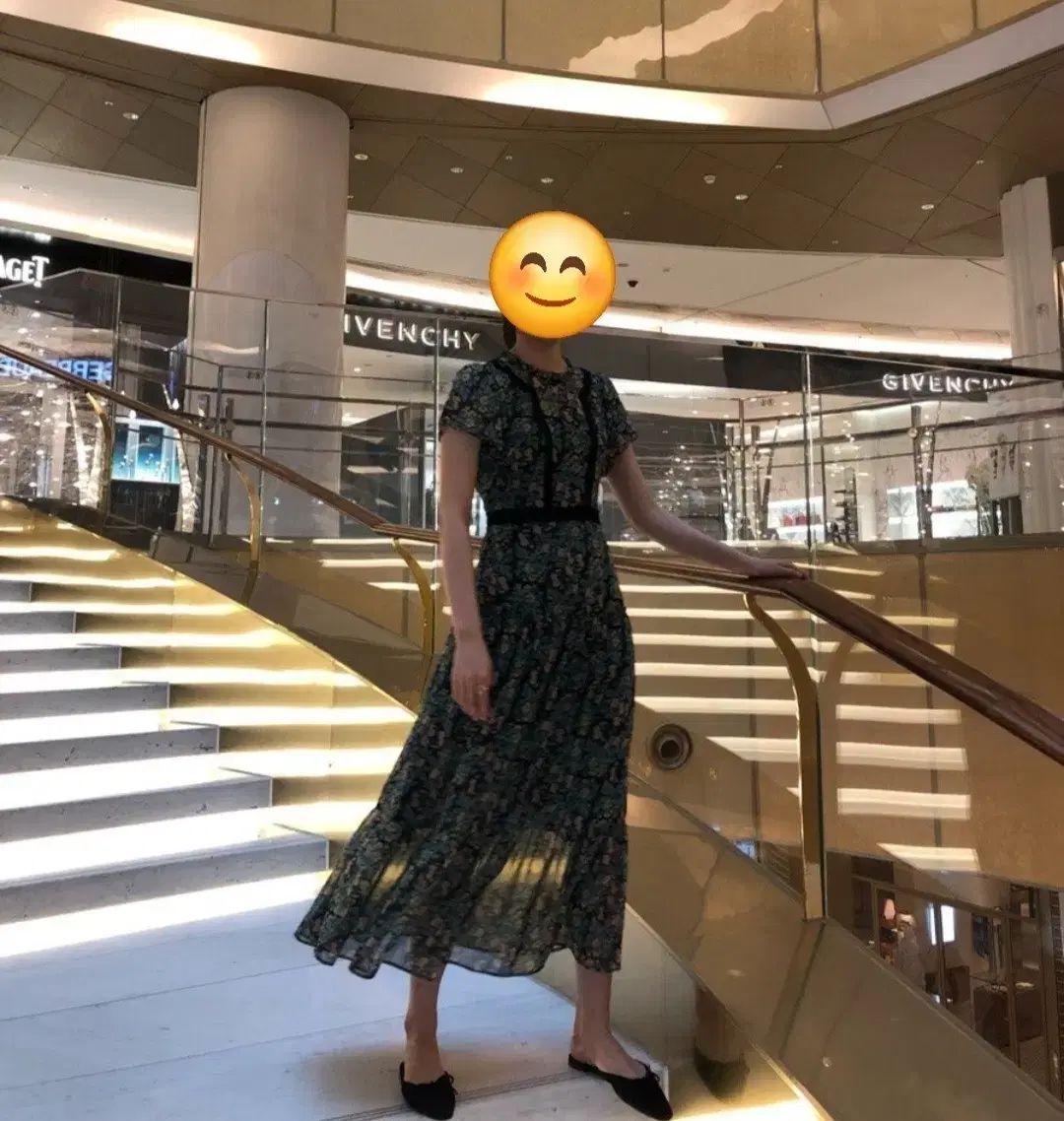 サースデーアイランド フラワーパターン マキシロングワンピース