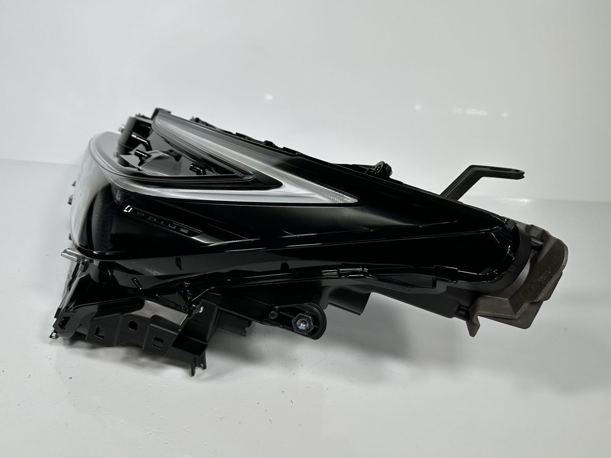 プリウス prius ZVW60 MXWH60 純正/genuine 左ヘッドライト Assy