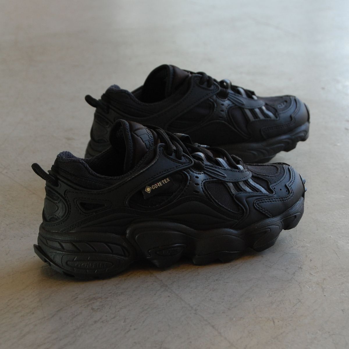 ADIDAS Cadiant FYW GTX Core Black アディダス ゴアテックス オール ブラック 真っ黒 雨の日用 防水 ユニセックス レディース アメリカ USA 海外 限定