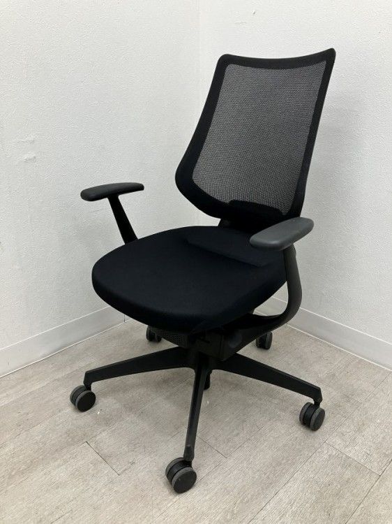 【中古品】コクヨ 固定肘付イングチェア　 CR-G3404 ブラック