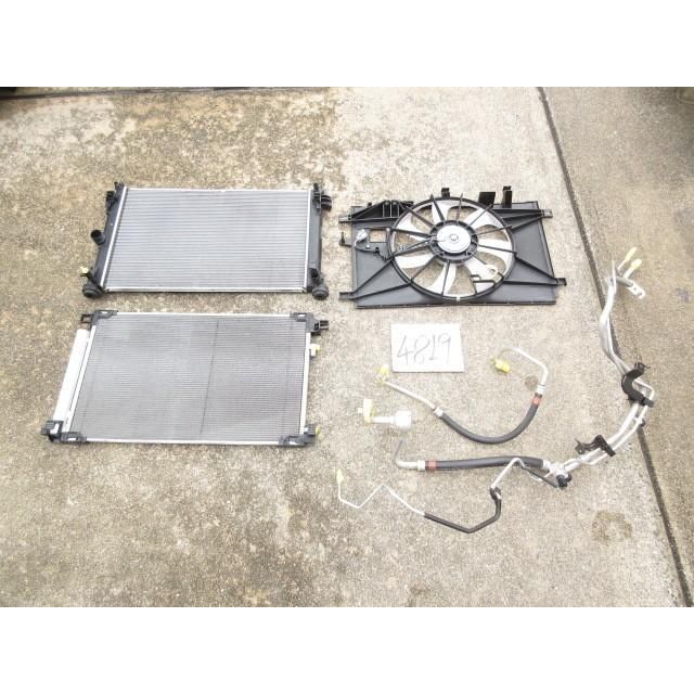 R3年 カローラクロス 3BA-ZSG10 ラジエーター コンデンサー 電動ファン エアコンパイプ 884A0-12030 16400-37400 208005 4819