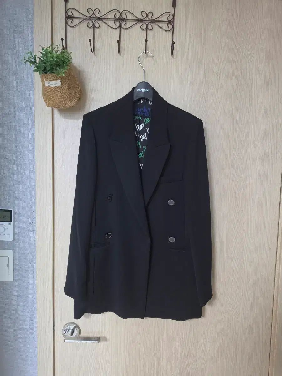 ラッキーシュエトゥ ブラック 袖ラッフル ジャケット