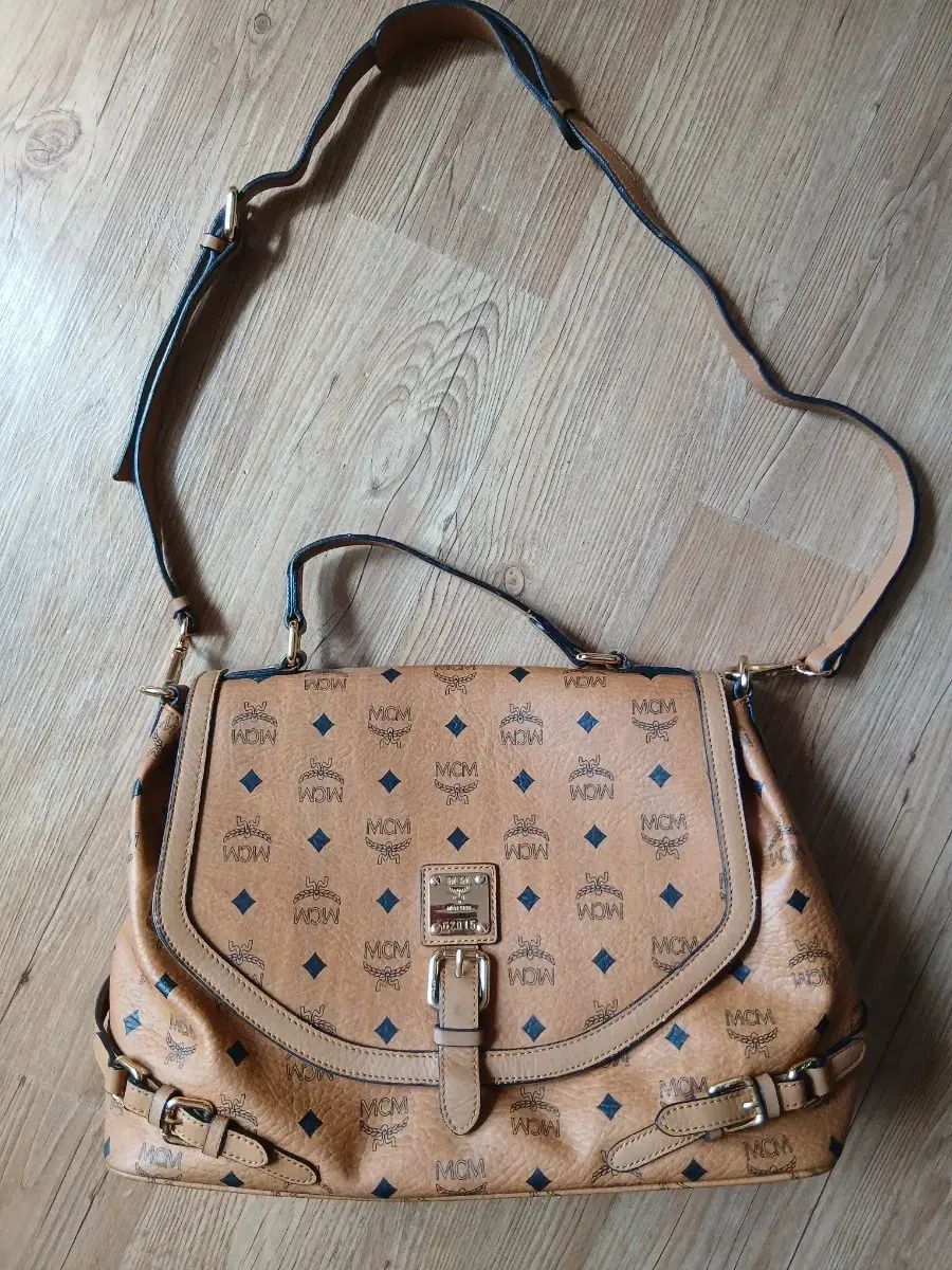 MCM ショルダーバッグ & クロスバック