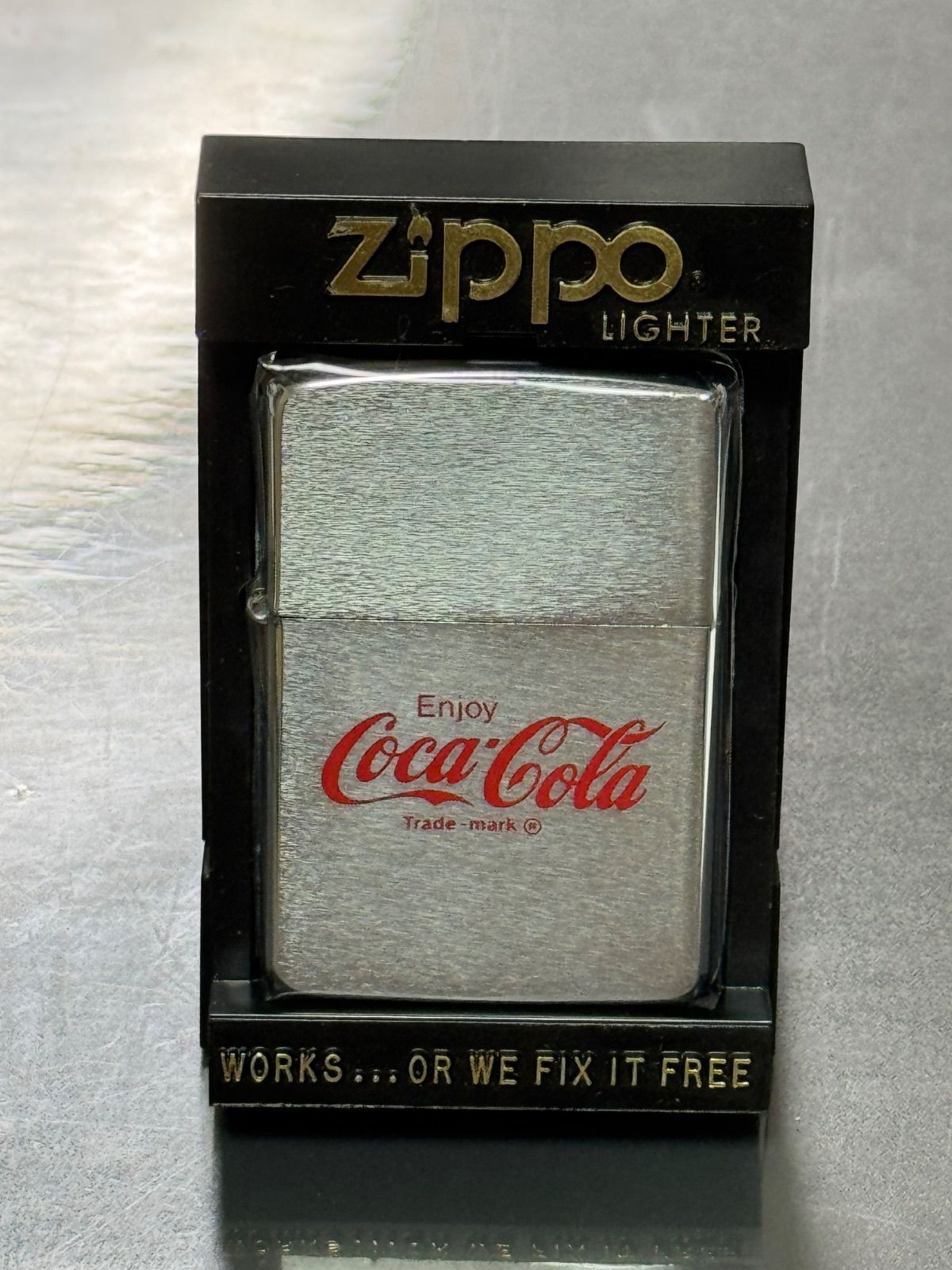 zippo Enjoy Coca Cola Trade-mark コカコーラ 年代物 1990年製 silver シルバー デッドストック シルバーインナー 当時の年代物 プラケース 保証書