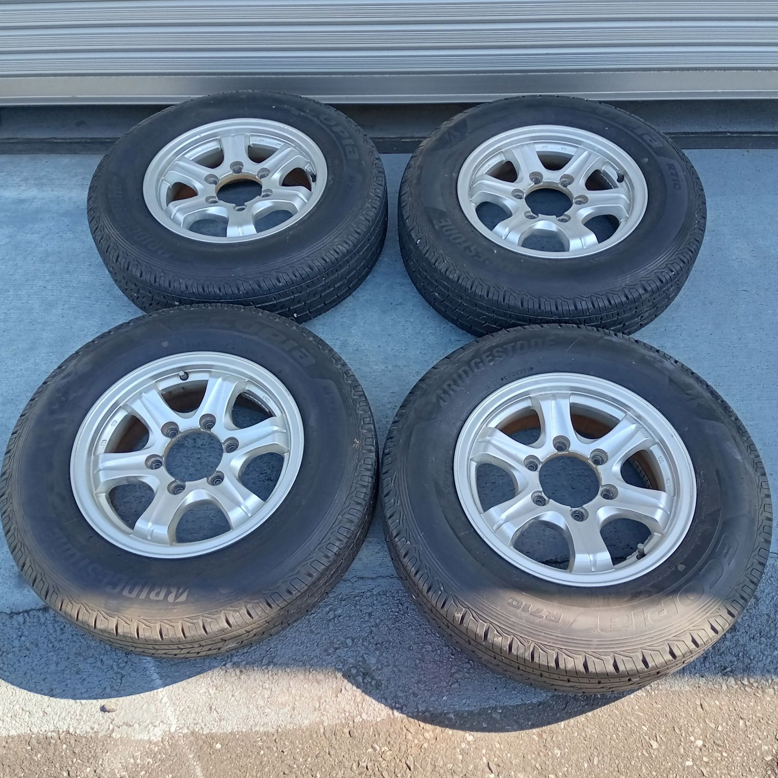 ブリヂストン　ECOPIA　R710 195/80R15 LT