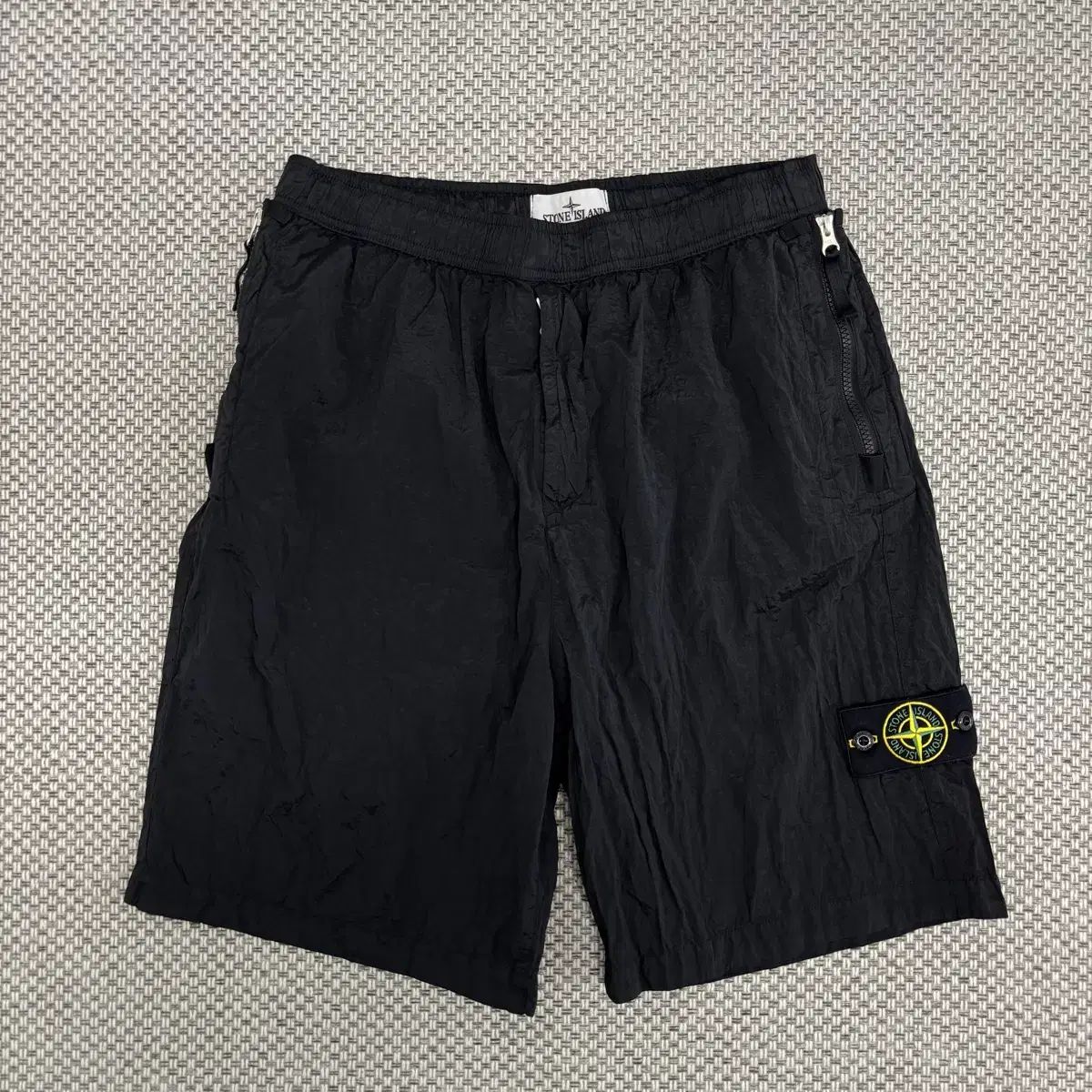 32 STONE ISLAND ストーンアイランド ワッペンパッチ ナイロン ハーフパンツ