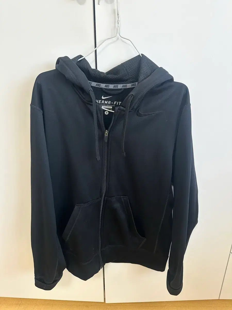 ナイキ サーマフィット フードジップアップ ブラック S NIKE フード NIKE フードジップアップ