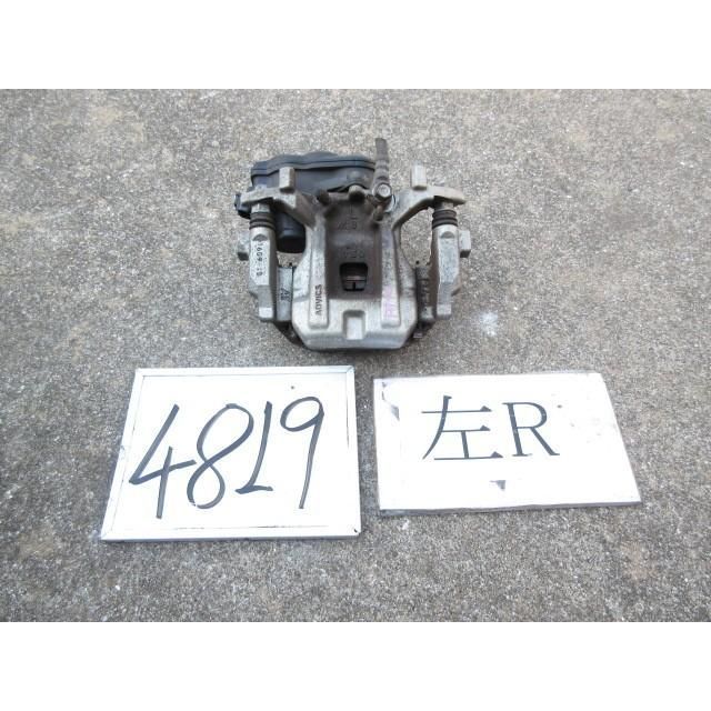 R3年 カローラクロス 3BA-ZSG10 左Rキャリパー パット付 47850-42080 208015 4819