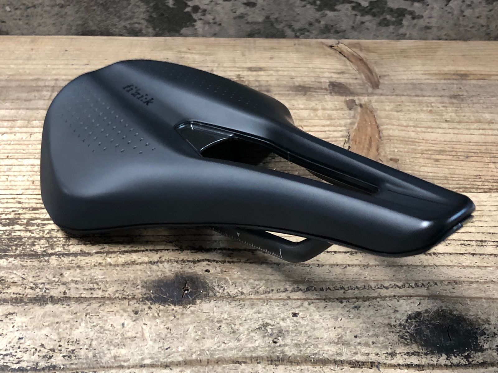 KB145 フィジーク fizik TEMPO ARGO R1 サドル 黒 カーボンレール 160mm