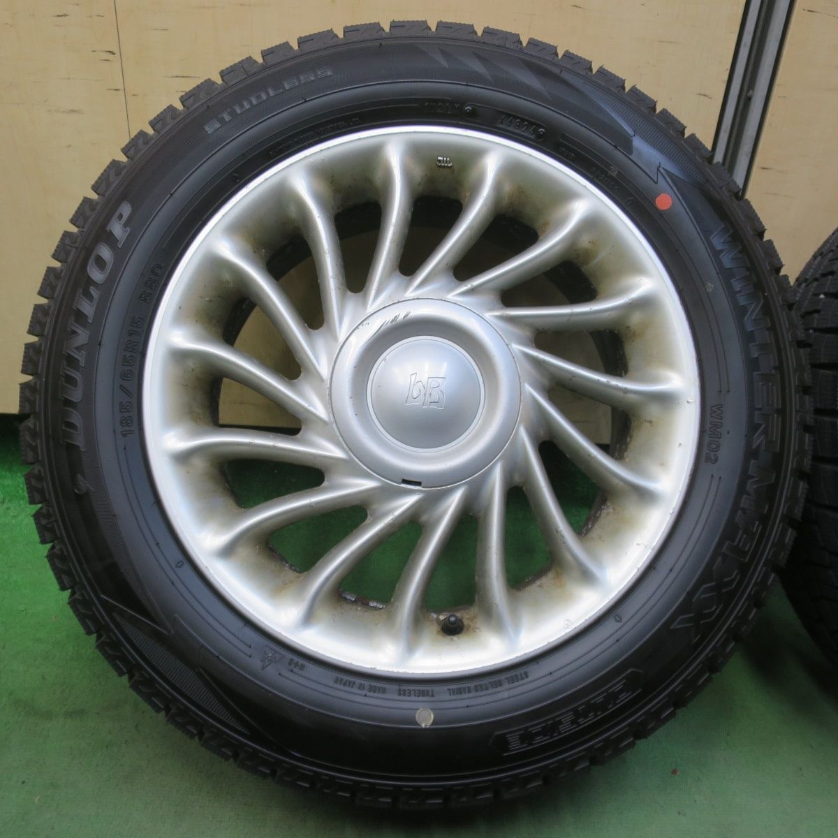 ほぼ未使用！24年☆トヨタ bB 純正 185/65R15 スタッドレス ダンロップ 