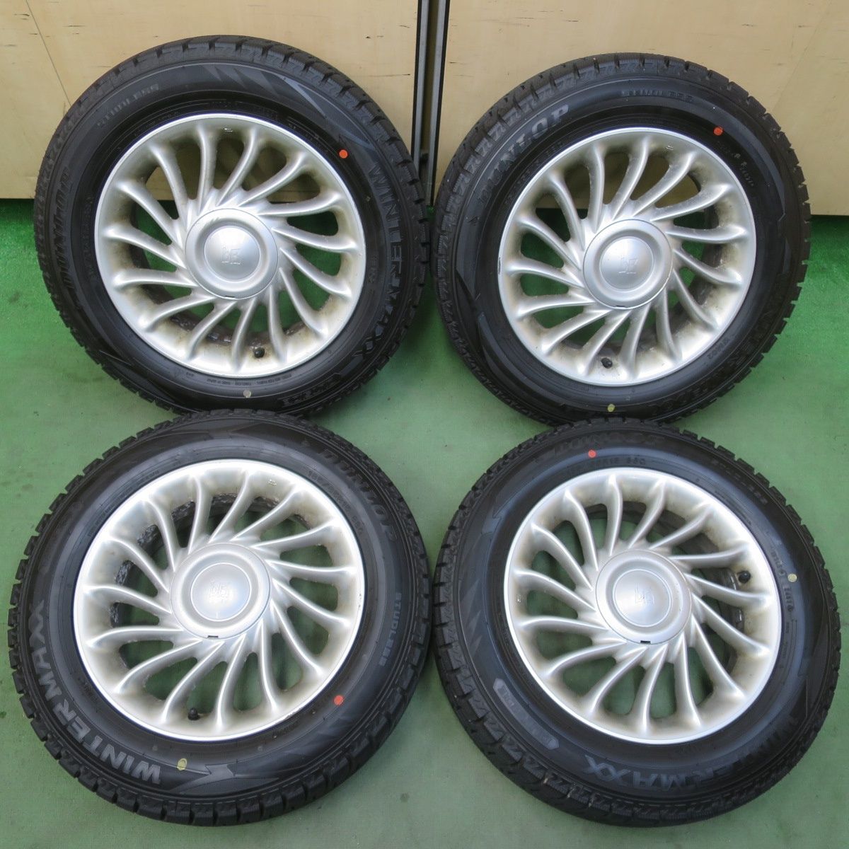 ほぼ未使用！24年☆トヨタ bB 純正 185/65R15 スタッドレス ダンロップ 