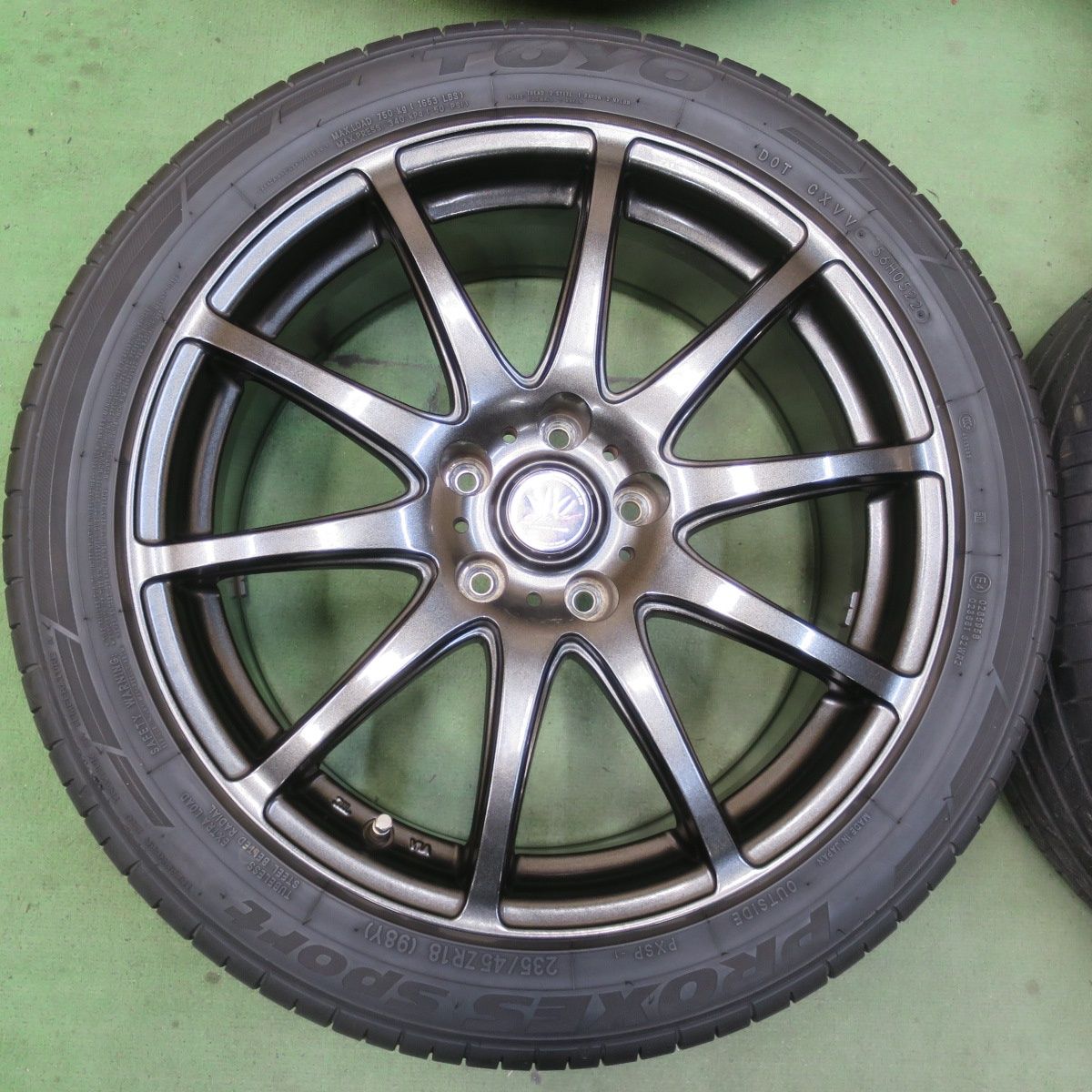 バリ溝！22年！キレイ！8.5分☆LOXARNY SPORT 235/45R18 トーヨー 