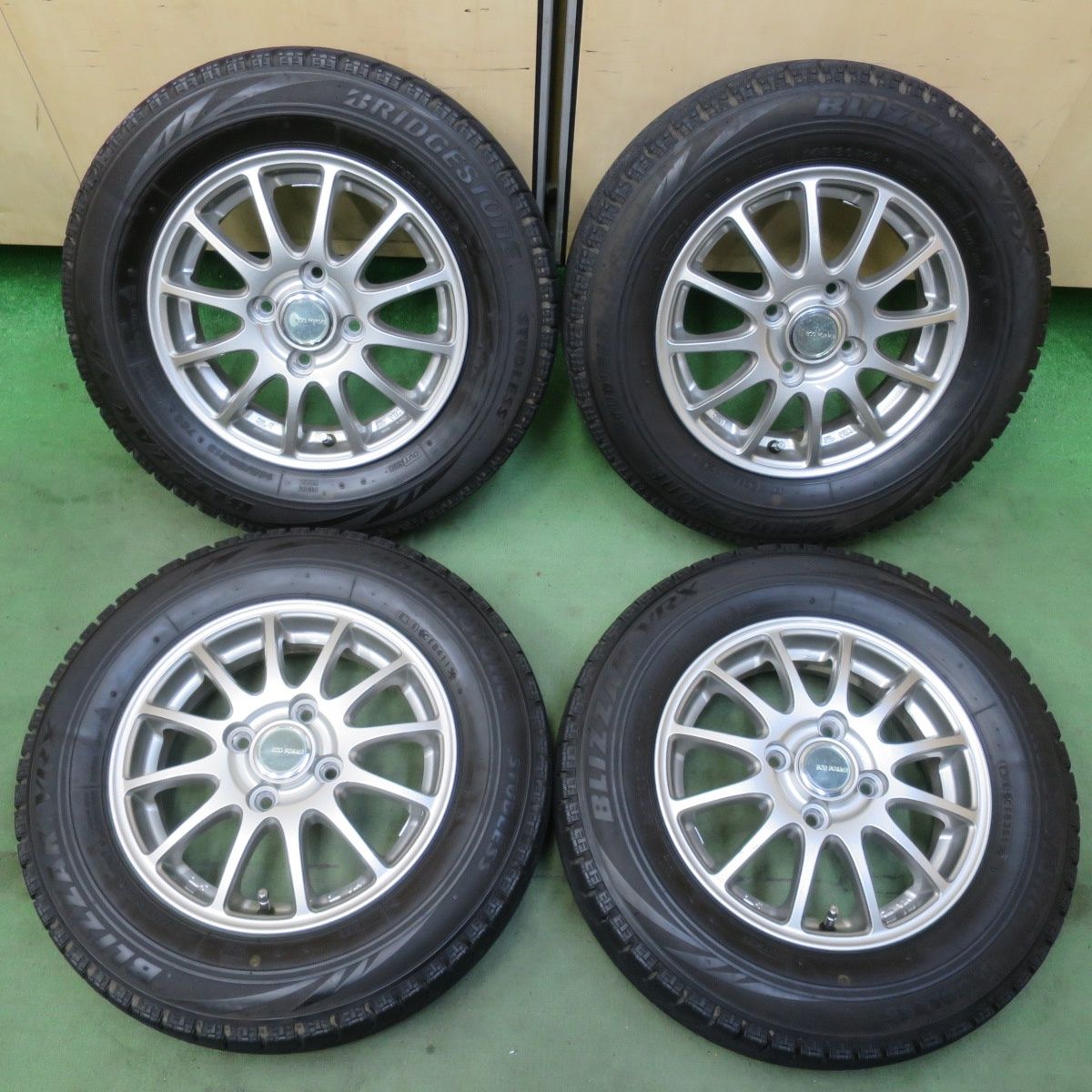キレイ★スタッドレス 145/80R13 ブリヂストン ブリザック VRX ECO FORME エコフォルム 13インチ PCD100/4H★6043001イス