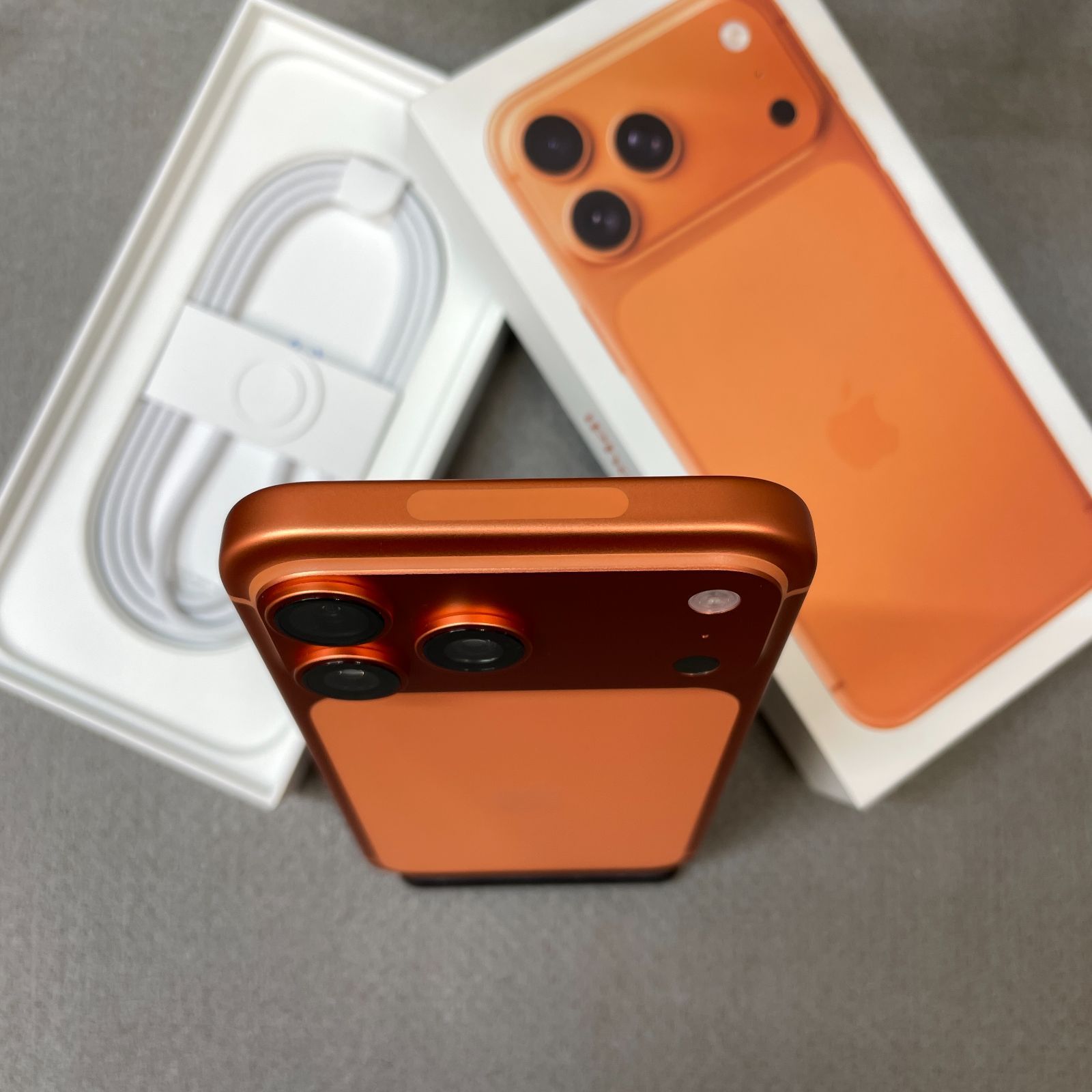 iPhone 17 ProMax 1TB オレンジ SIMフリー 新品同様 - メルカリ