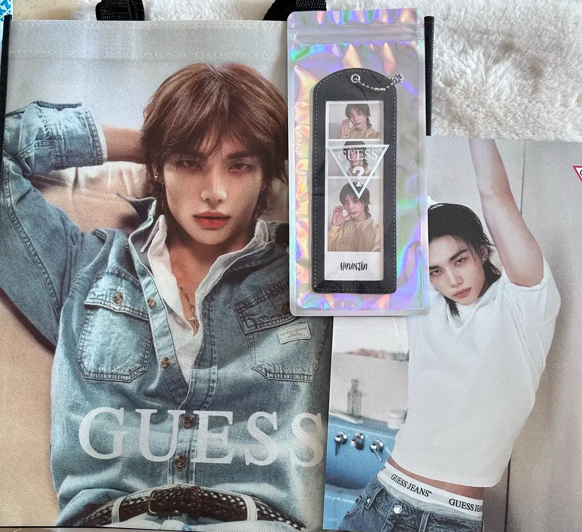 GUESS ゲス ヒョンジン(HYUNJIN) ルックブック + NEW タポリンバッグ + デニム 写真 フォト PHOTO キーホルダー Stray Kids(ストレイキッズ・スキズ・SKZ)