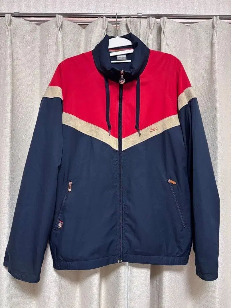 星3つ NIKE ウィンドブレーカー