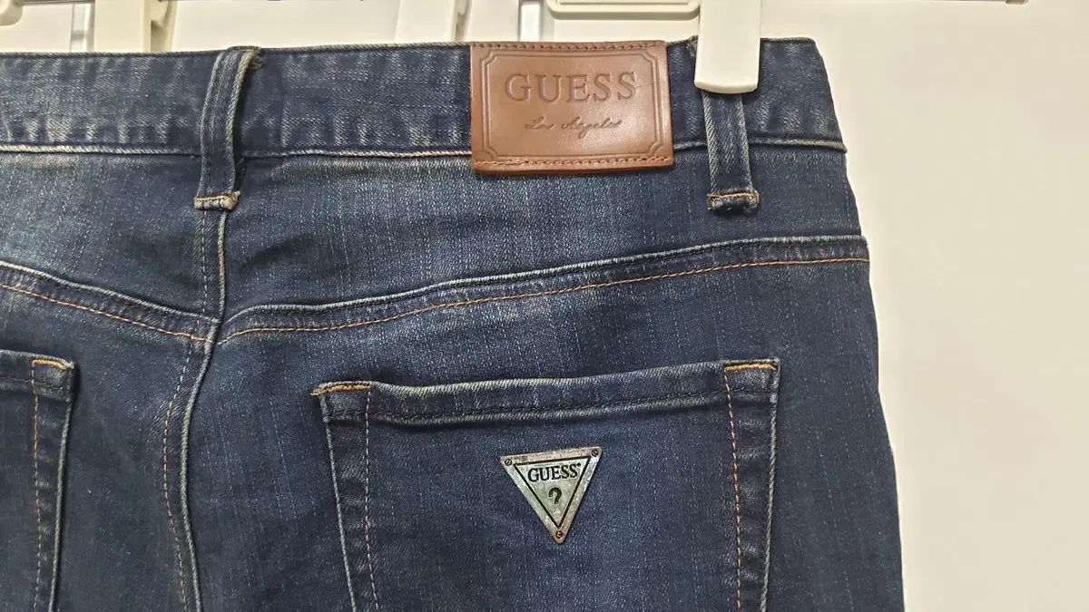 ゲス/ストレッチデニム/金属ロゴ/ヴィンテージ/正規品/メンズ 32インチ