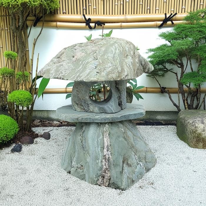 天然素材を生かした青石灯篭 自然石の良さを残した 灯篭・一点物伊予産