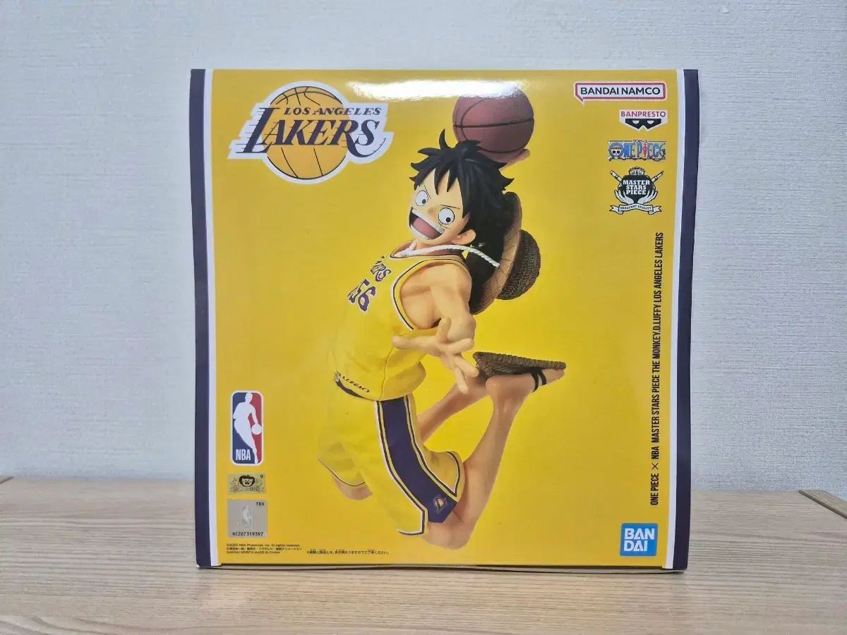 ONE PIECE モンキー・D・ルフィ NBA レイカーズ フィギュア