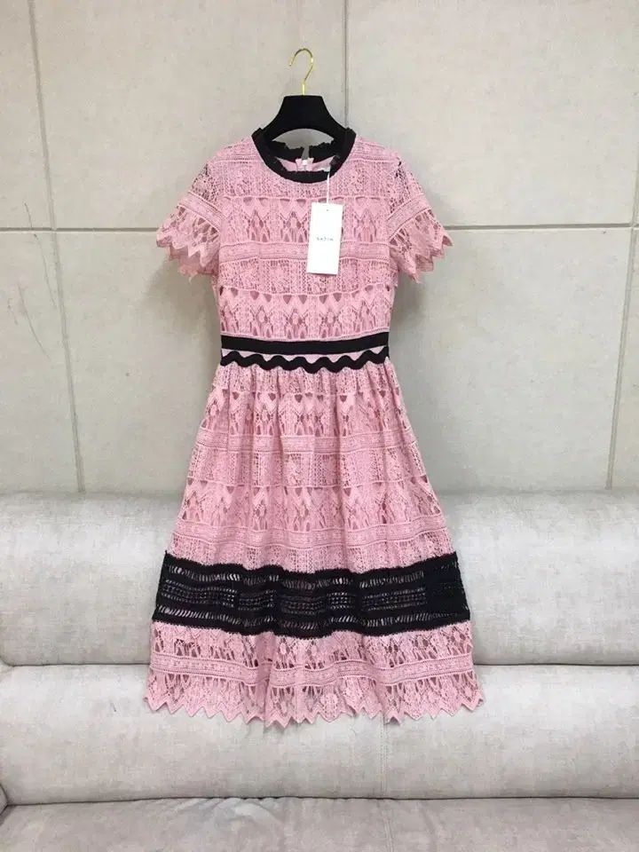 (未使用) SATIN サテン レース ロング丈ワンピース ピンク