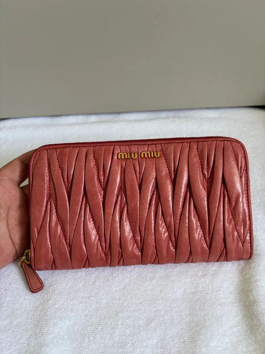 ミュウミュウ 長財布 正規品