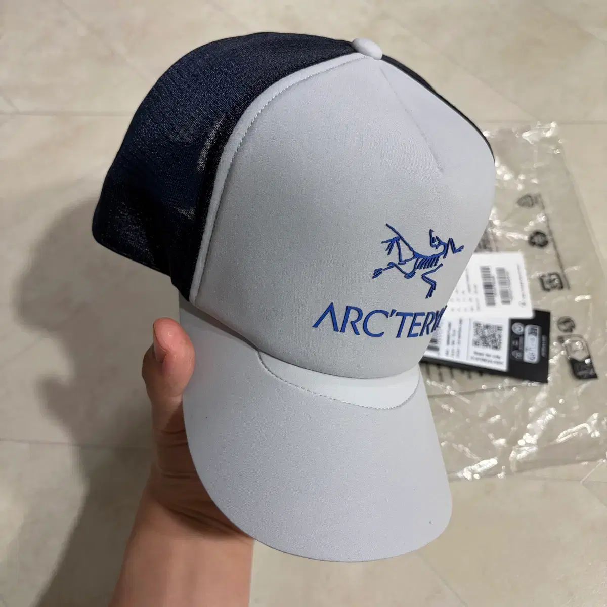 新品 ARC'TERYX アークス BIRD WORD トラッカー カーブドキャップ