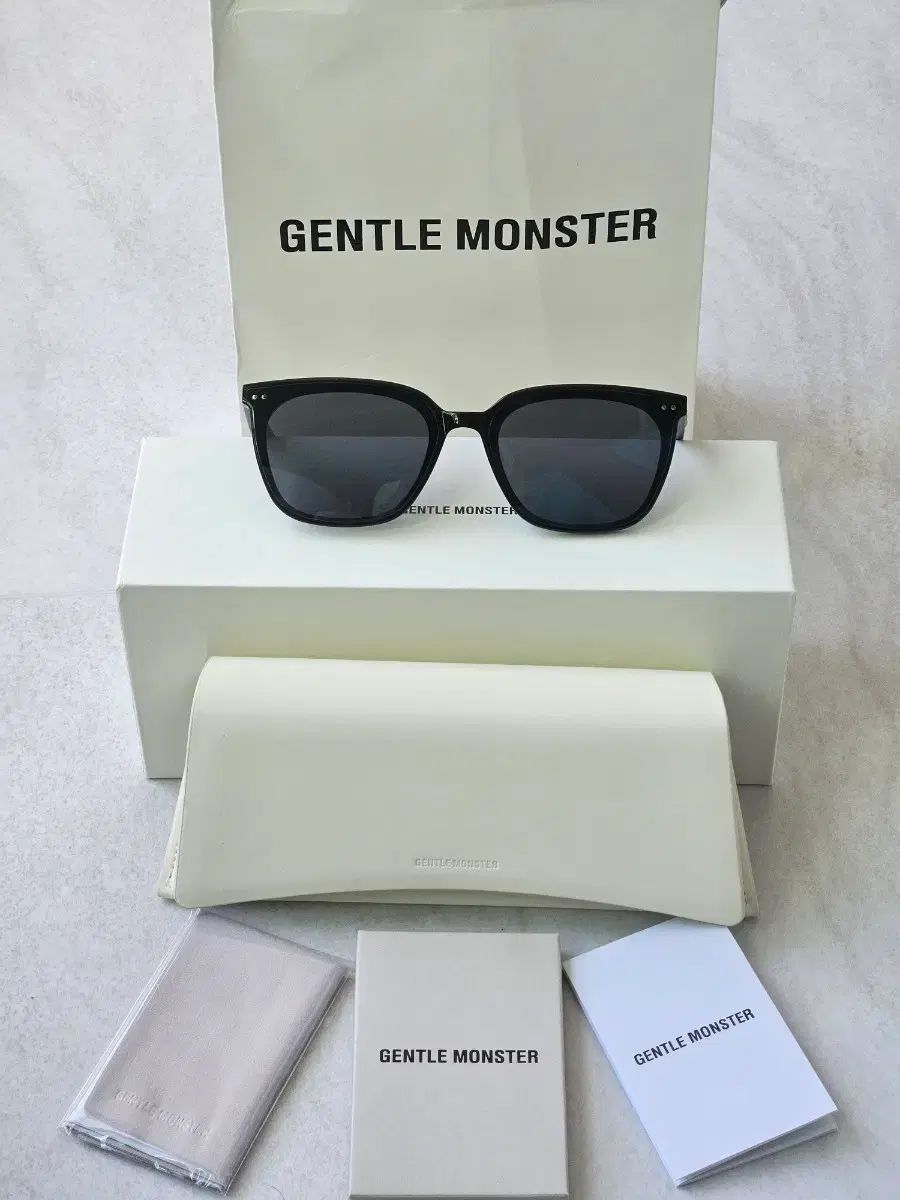 GENTLE MONSTER(ジェントルモンスター) HRIZER サングラス ブラック フルセット