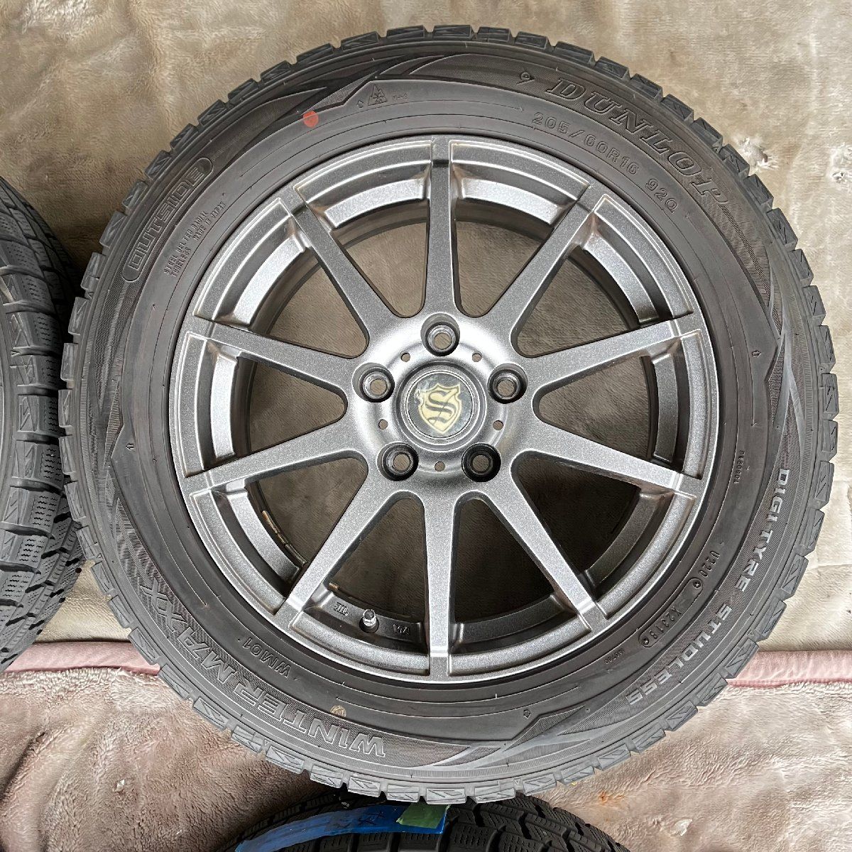 205/60R16 スタッドレスホイールセット　処分価格 処分セール!】 205/60R16 スタッドレスタイヤセット4本 - メルカリ