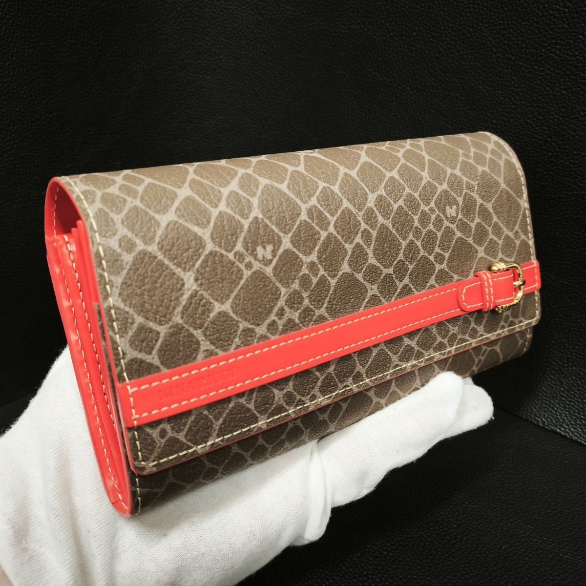 【新品未使用】NINA RICCI ニナリッチ カラーヌーボー 長財布 かぶせ付き L型ファスナー 小銭入れ (SNA)32605080503FS 【新品未使用】NINA RICCI ニナリッチ カラーヌーボー 長財布 かぶせ付き L型ファスナー 小銭入れ (SNA)32605080503FS