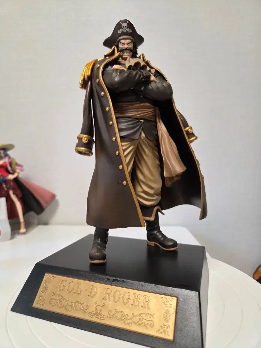 ONE PIECE GOLD ボックス ゴール・D・ロジャー DXF フィギュア (箱なし)