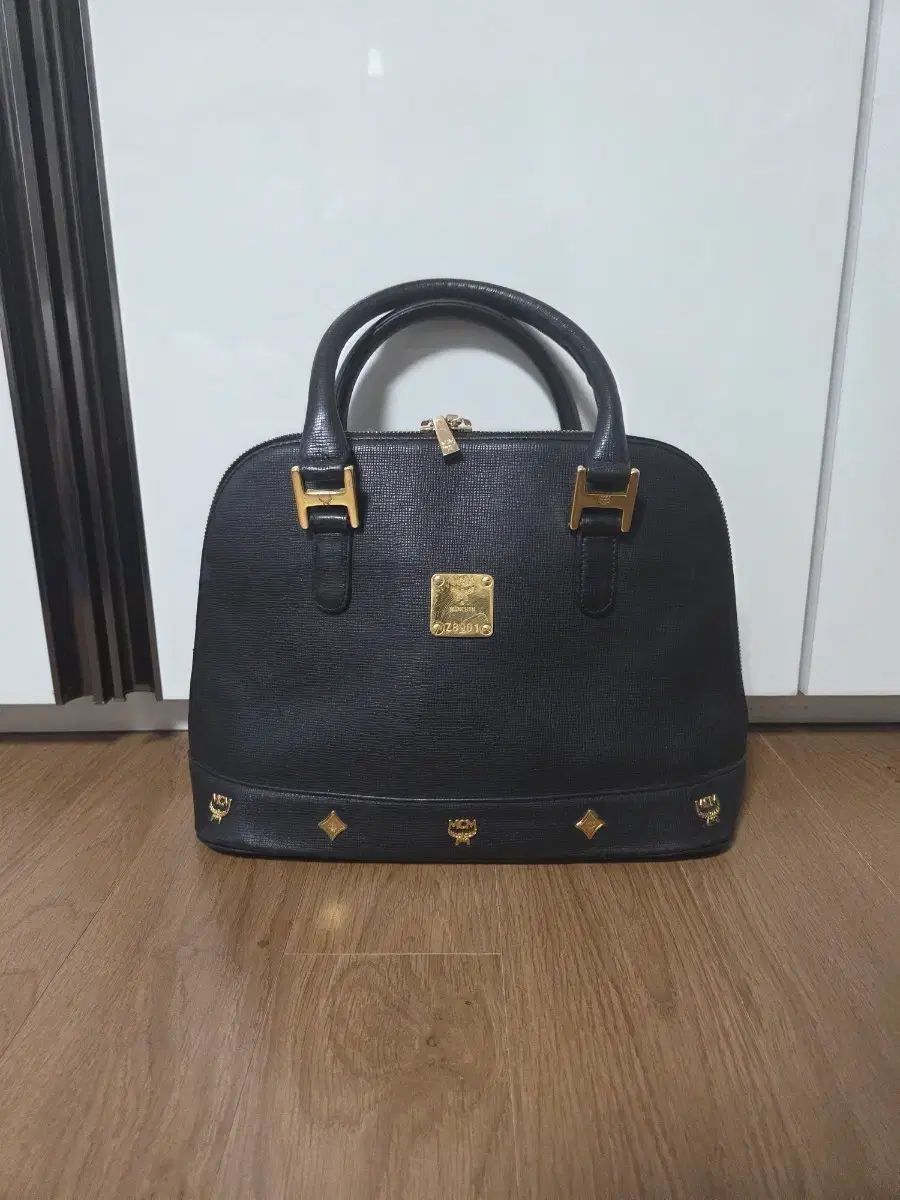 正規品 MCM ブラック ドーム トートバッグ