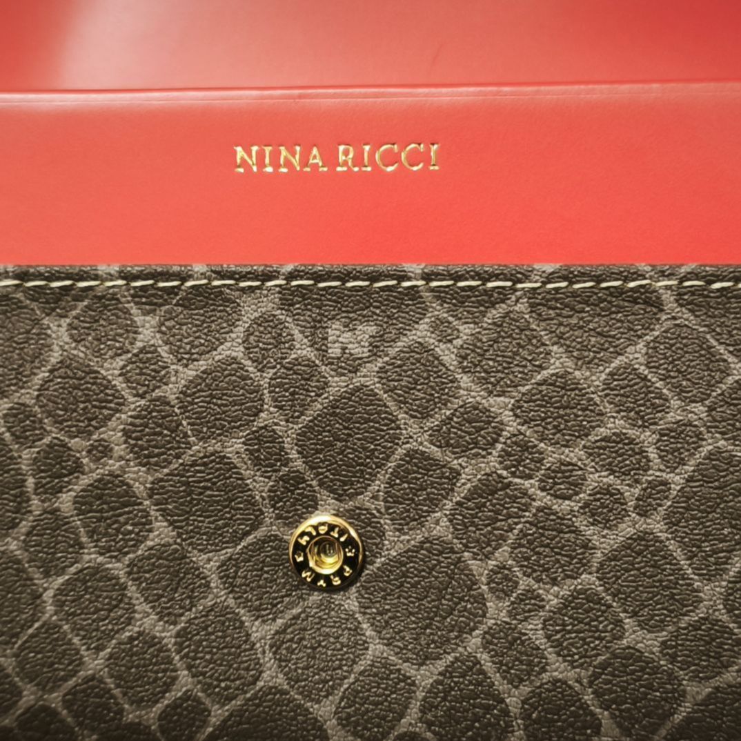 【新品未使用】NINA RICCI ニナリッチ カラーヌーボー 長財布 かぶせ付き L型ファスナー 小銭入れ (SNA)32605080503FS 【新品未使用】NINA RICCI ニナリッチ カラーヌーボー 長財布 かぶせ付き L型ファスナー 小銭入れ (SNA)32605080503FS
