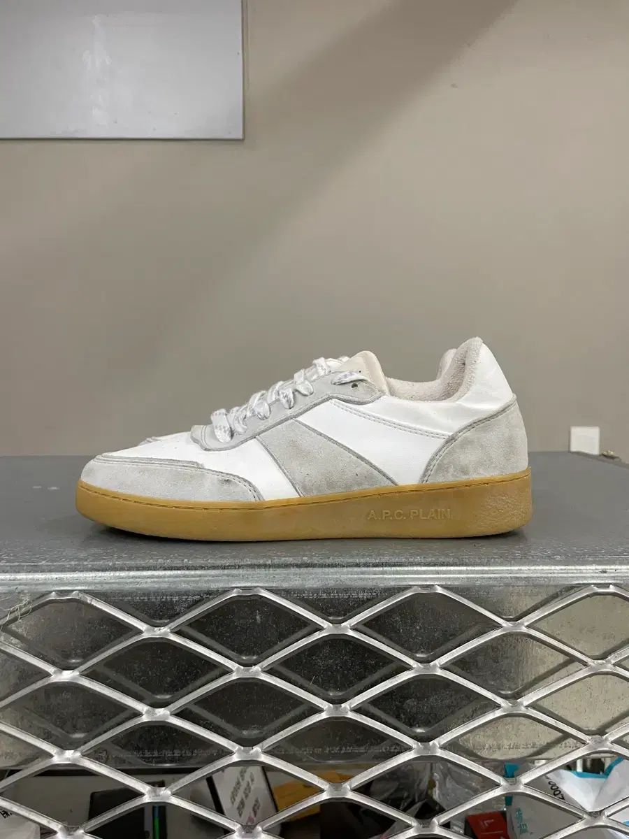 A.P.C. アーペーセー プレーン スニーカー 白 Eu37