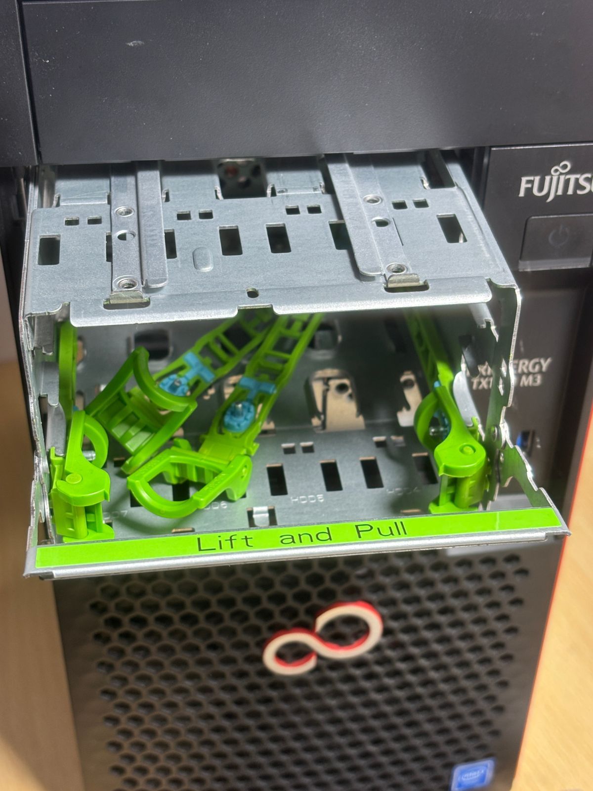 FUJITSU PRIMERGY TX1310 M3 Xeon E3-1225V6 中古- メルカリ