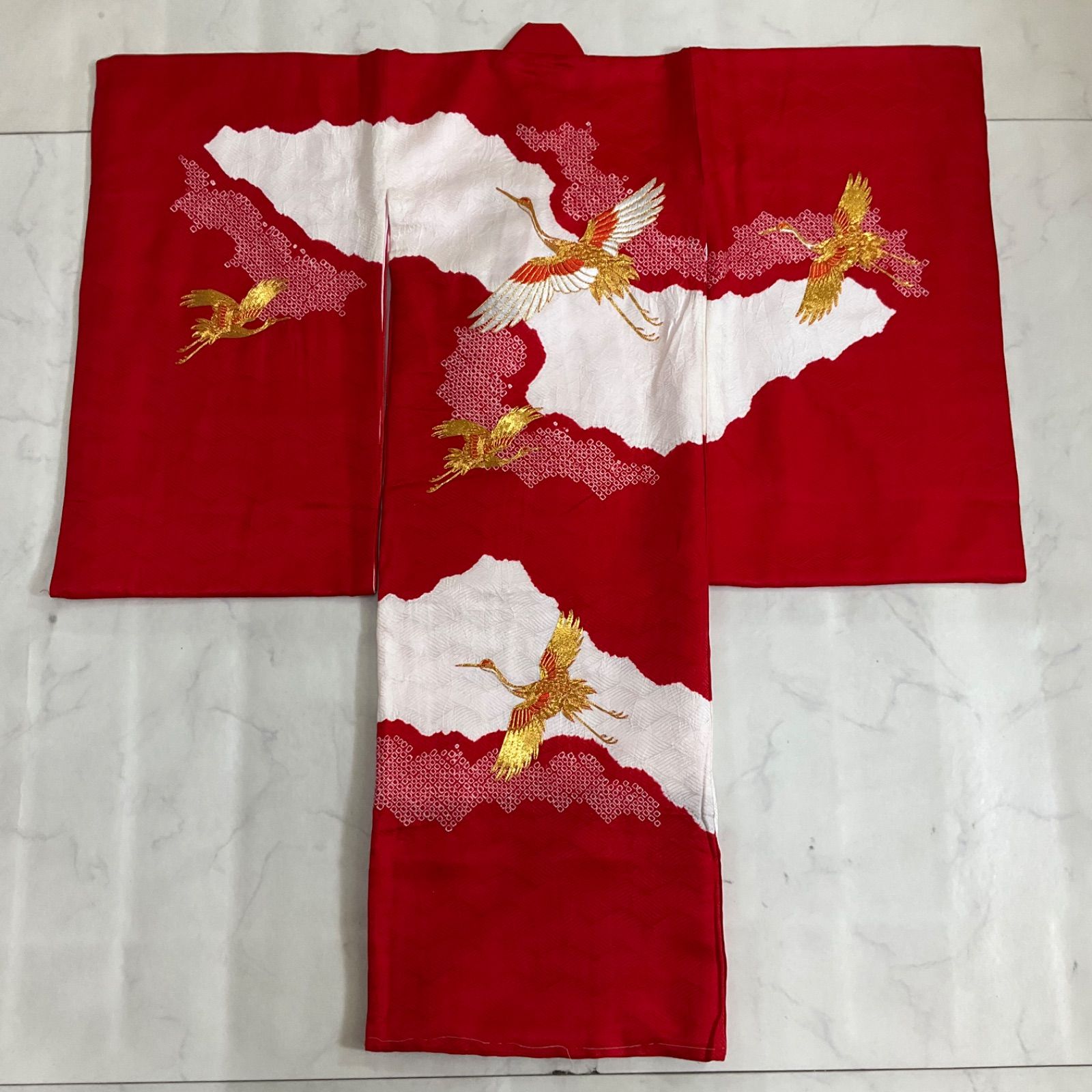 ◆kimono+one◆未使用同然◆産着◆お宮参り◆絞りと金駒刺繍◆長襦袢付き◆正絹◆仕付け糸付き◆金糸◆七五三◆女の子◆ U200