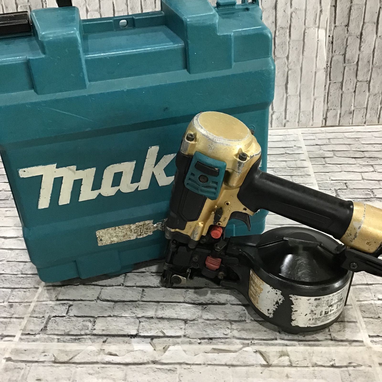 【中古品】マキタ(makita)50mm 高圧エア釘打 エアダスタ付 ゴールド AN533HSP1【東大和店】