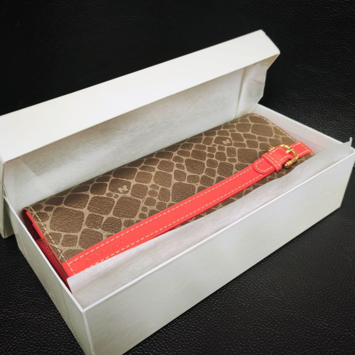 【新品未使用】NINA RICCI ニナリッチ カラーヌーボー 長財布 かぶせ付き L型ファスナー 小銭入れ (SNA)32605080503FS 【新品未使用】NINA RICCI ニナリッチ カラーヌーボー 長財布 かぶせ付き L型ファスナー 小銭入れ (SNA)32605080503FS